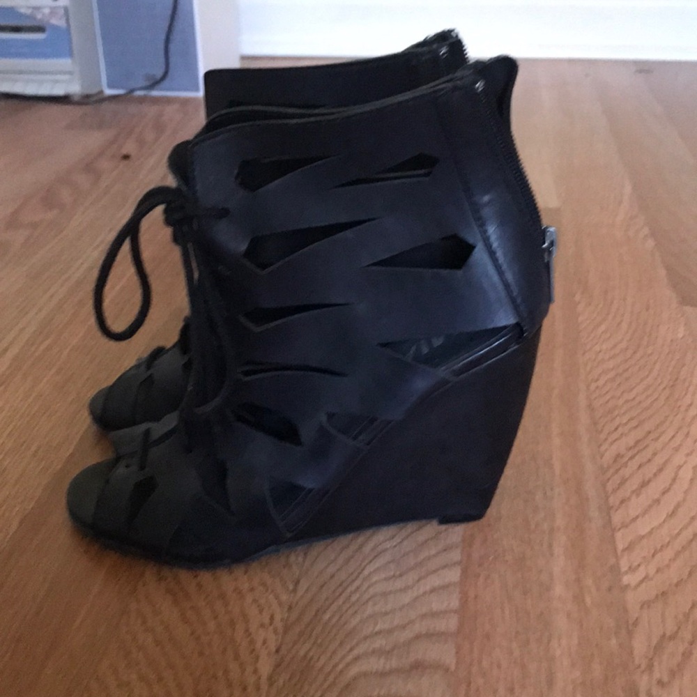 Super cute tie up wedges